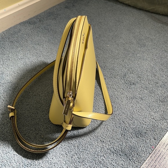 KATE SPADE yellow-green crossbody bag. GREAT condition, GREAT price. - Picture 2 of 4